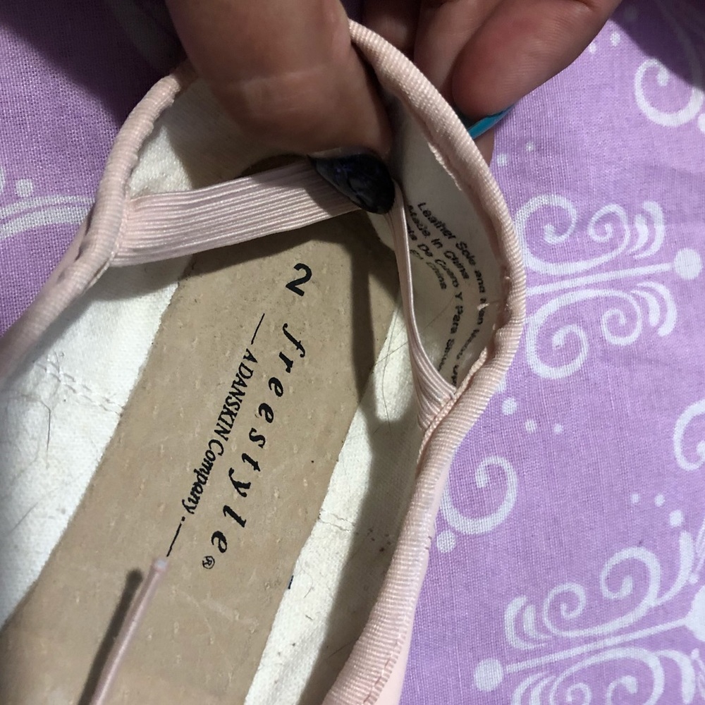 Girls Freestyle by Danskin size 2 ballet shoes